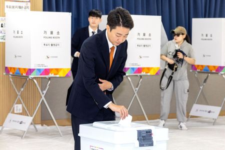 tagreuters.com2025binary_LYNXNPEL4S04J-VIEWIMAGE