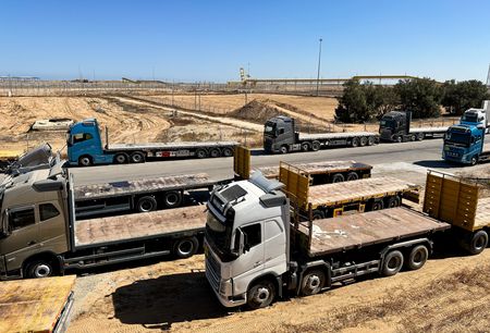 tagreuters.com2025binary_LYNXNPEL4S089-VIEWIMAGE