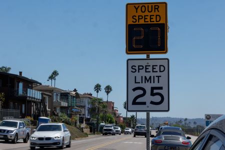 tagreuters.com2025binary_LYNXNPEL890GF-VIEWIMAGE