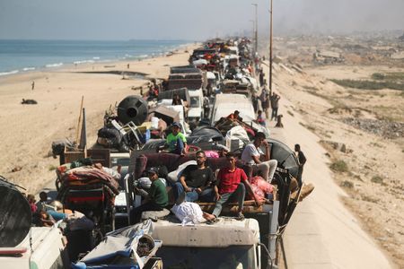 tagreuters.com2025binary_LYNXNPEL8D046-VIEWIMAGE