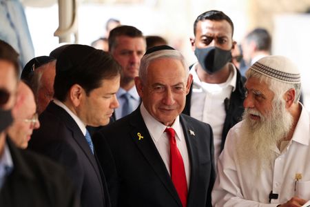 tagreuters.com2025binary_LYNXNPEL8D0DV-VIEWIMAGE