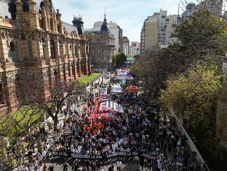 tagreuters.com2025binary_LYNXNPEL8G0YV-VIEWIMAGE