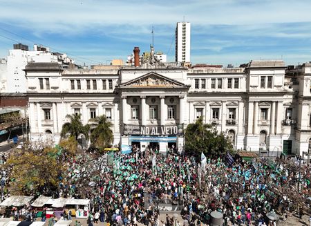 tagreuters.com2025binary_LYNXNPEL8G0YW-VIEWIMAGE