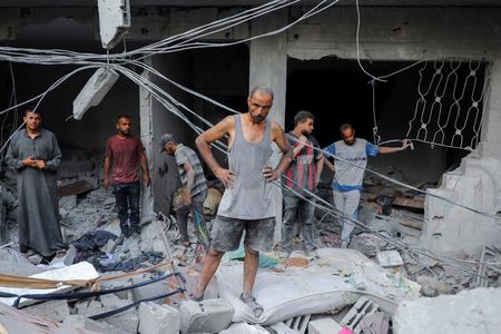 tagreuters.com2025binary_LYNXNPEL8M09W-VIEWIMAGE