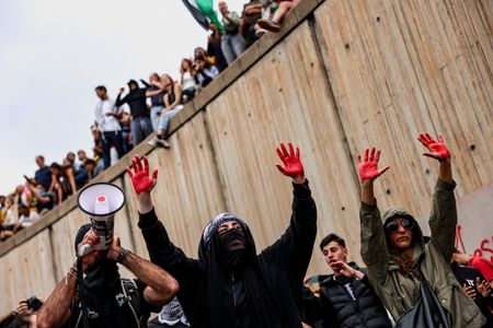 tagreuters.com2025binary_LYNXNPEL9208J-VIEWIMAGE