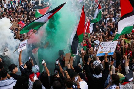 tagreuters.com2025binary_LYNXNPEL9208N-VIEWIMAGE