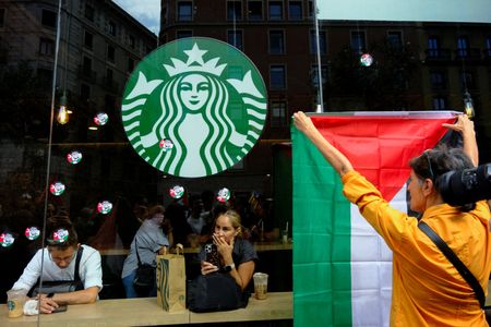 tagreuters.com2025binary_LYNXNPEL9208Q-VIEWIMAGE