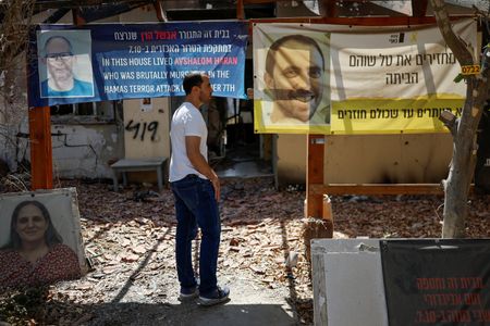 tagreuters.com2025binary_LYNXNPEL95063-VIEWIMAGE