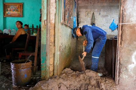 tagreuters.com2025binary_LYNXNPEL9D117-VIEWIMAGE