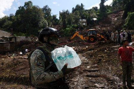 tagreuters.com2025binary_LYNXNPEL9D118-VIEWIMAGE