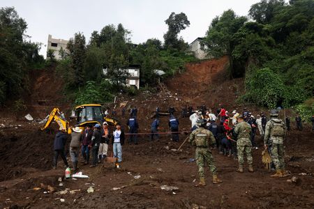 tagreuters.com2025binary_LYNXNPEL9D119-VIEWIMAGE