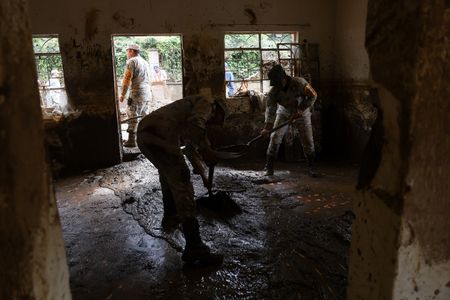 tagreuters.com2025binary_LYNXNPEL9E00W-VIEWIMAGE