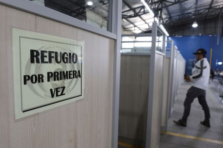 tagreuters.com2025binary_LYNXNPEL9G0G5-VIEWIMAGE