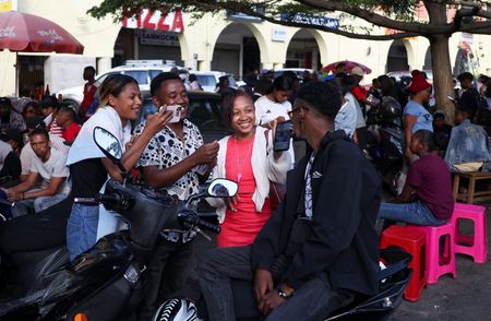 tagreuters.com2025binary_LYNXNPEL9I02W-VIEWIMAGE